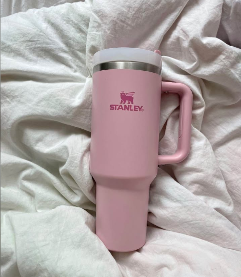 Stanley Quencher H2.0 Original 40oz – Le Tumbler Isotherme Premium N°1 à Dakar pour Rester Frais ou chaud Toute la Journée 🌞