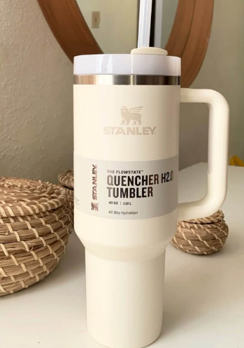 Stanley Quencher H2.0 Original 40oz – Le Tumbler Isotherme Premium N°1 à Dakar pour Rester Frais ou chaud Toute la Journée 🌞
