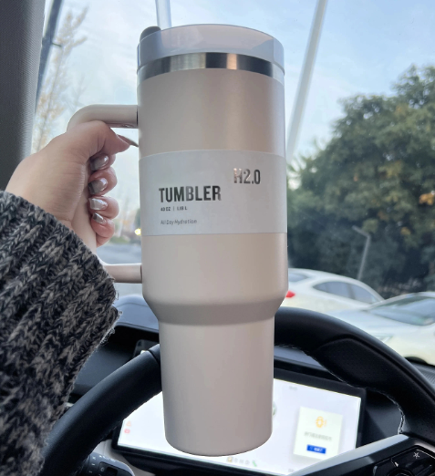 Stanley Quencher H2.0 Original 40oz – Le Tumbler Isotherme Premium N°1 à Dakar pour Rester Frais ou chaud Toute la Journée 🌞